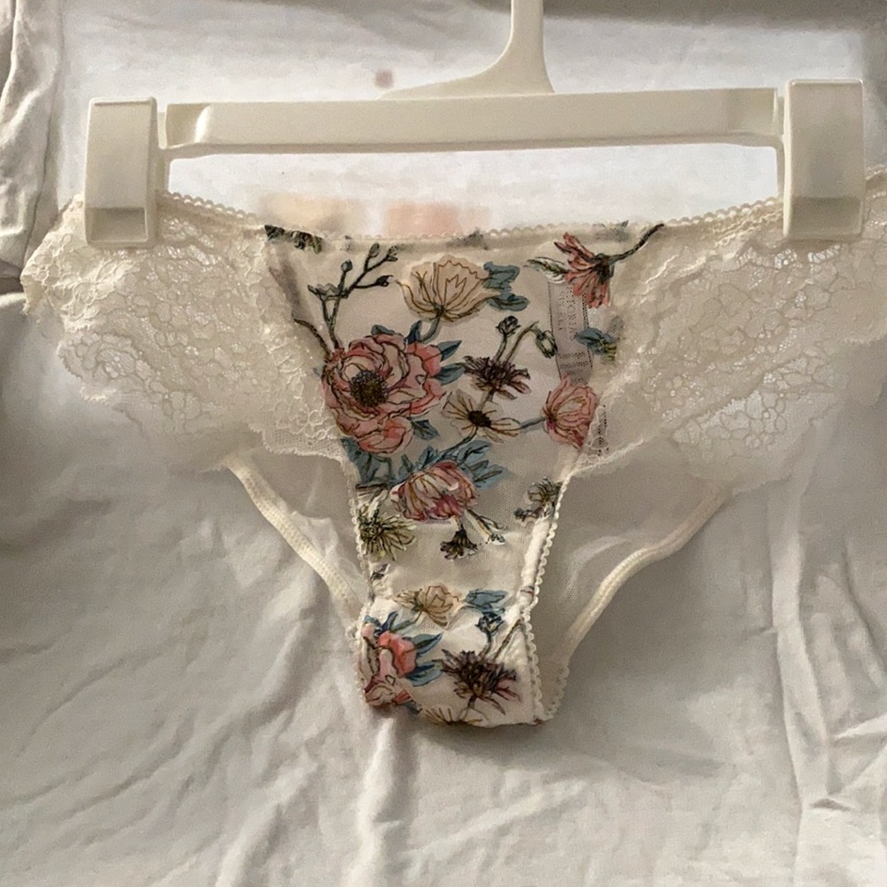 Victoria’s Secret Dream Angels collection Cheekini